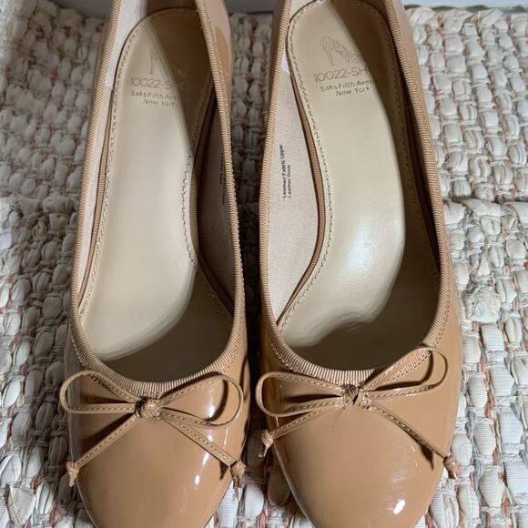 Saks Fifth Avenue Tan Leather Wedge Heels Sz 8M - Picture 2 of 9